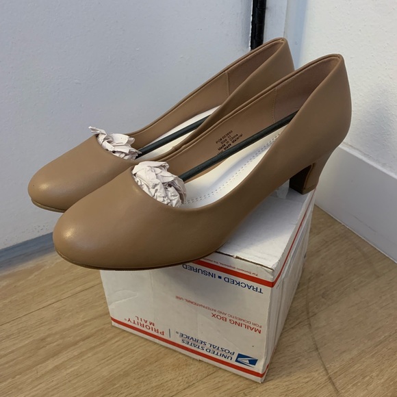 Journee Collection Luu Round Toe Low Heel Dress Pump in  Chestnut Brown NWOB - Picture 5 of 12